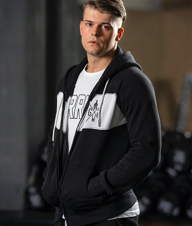 Herren Gym Hoodie in Schwarz mit Kapuze und Kordelzug getragen
