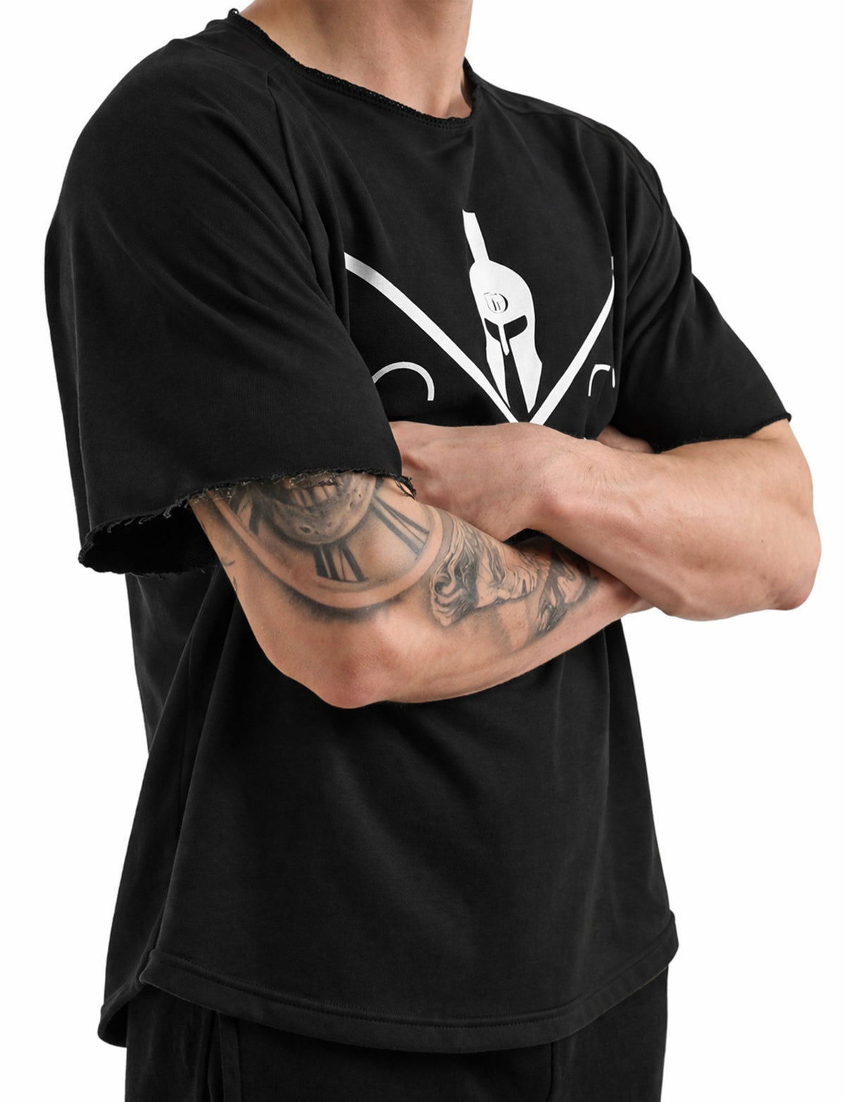 Pump Cover T-Shirt in Schwarz am Model im Studio