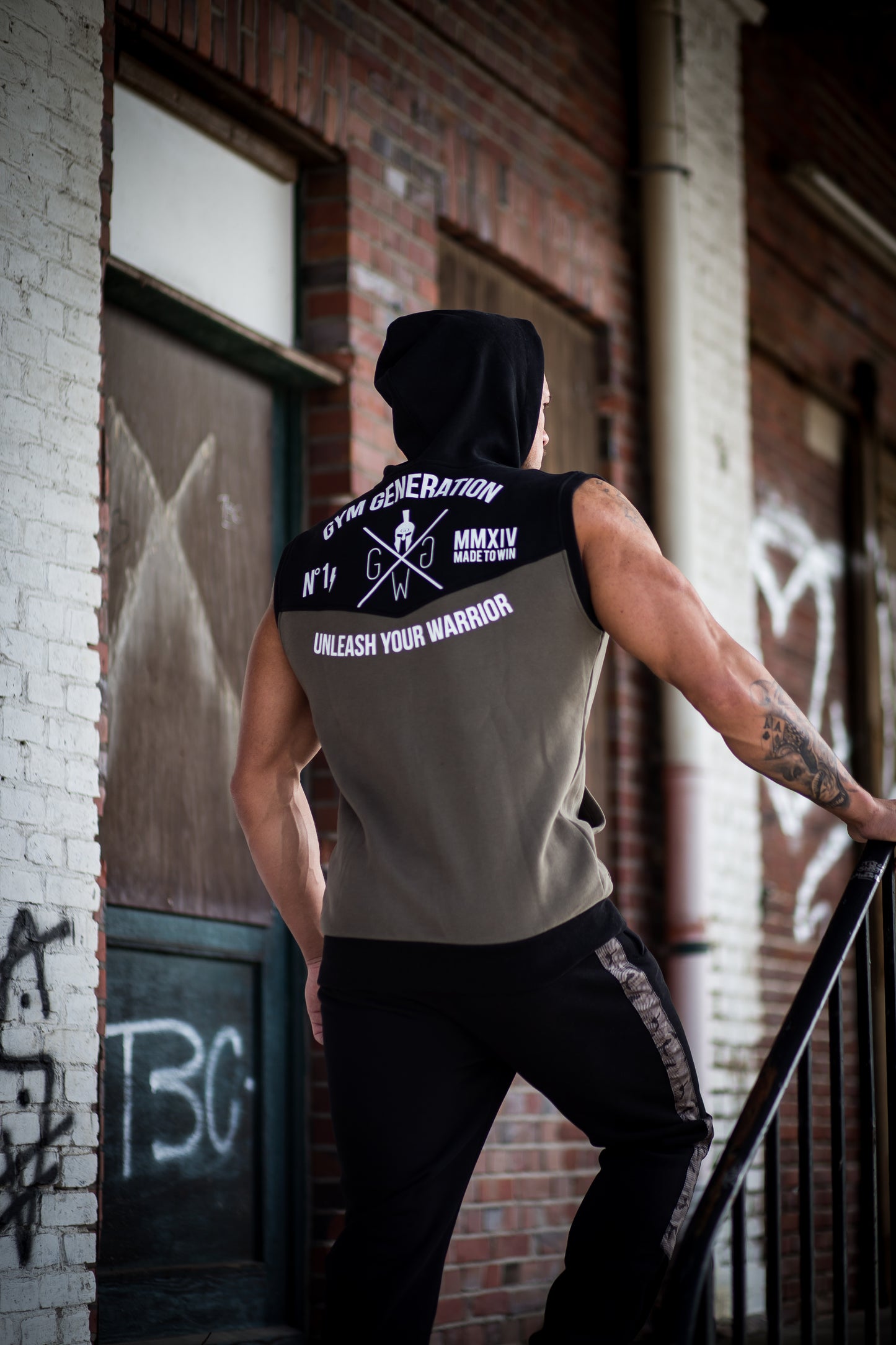 Ärmelloser Gym Hoodie - Schwarz / Olive
