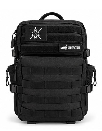 Adventurer 35L von vorne, aufgenähtes MOLLE-Gurtband und zwei Patches auf dem Klettstreifen