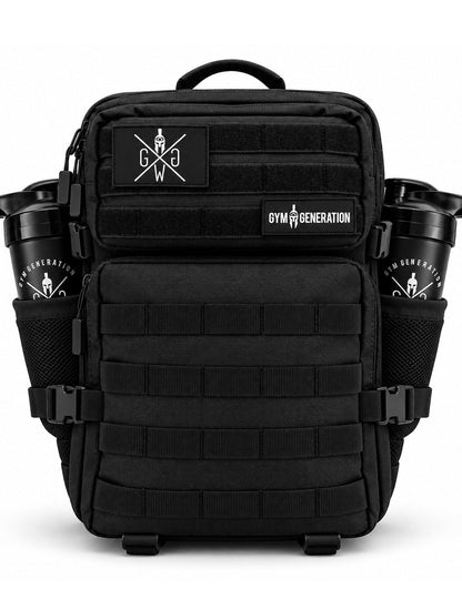 35-Liter-Rucksack frontal mit zwei Shakern links und rechts