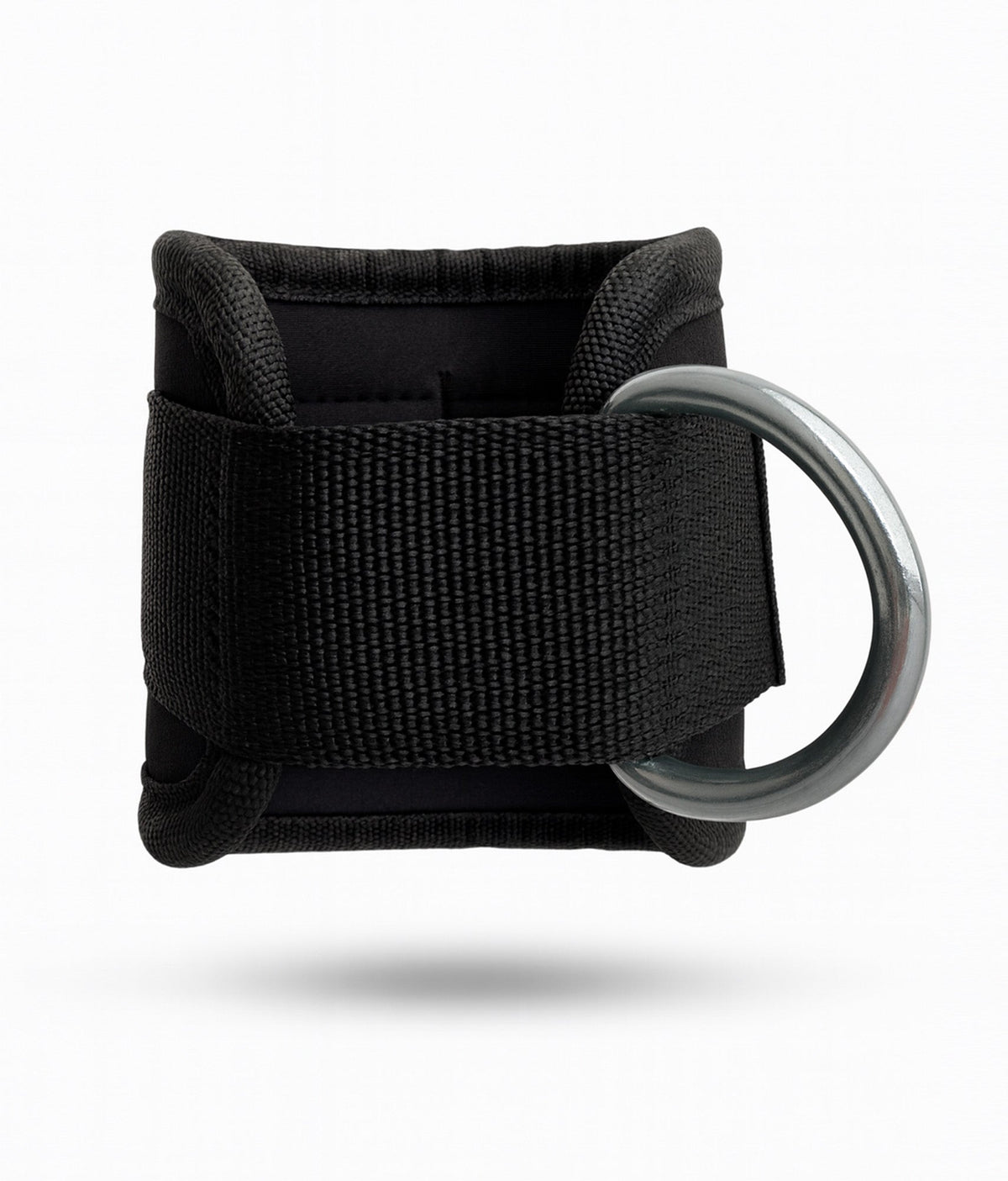 Metall-D-Ring der Ankle Straps in Nahaufnahme