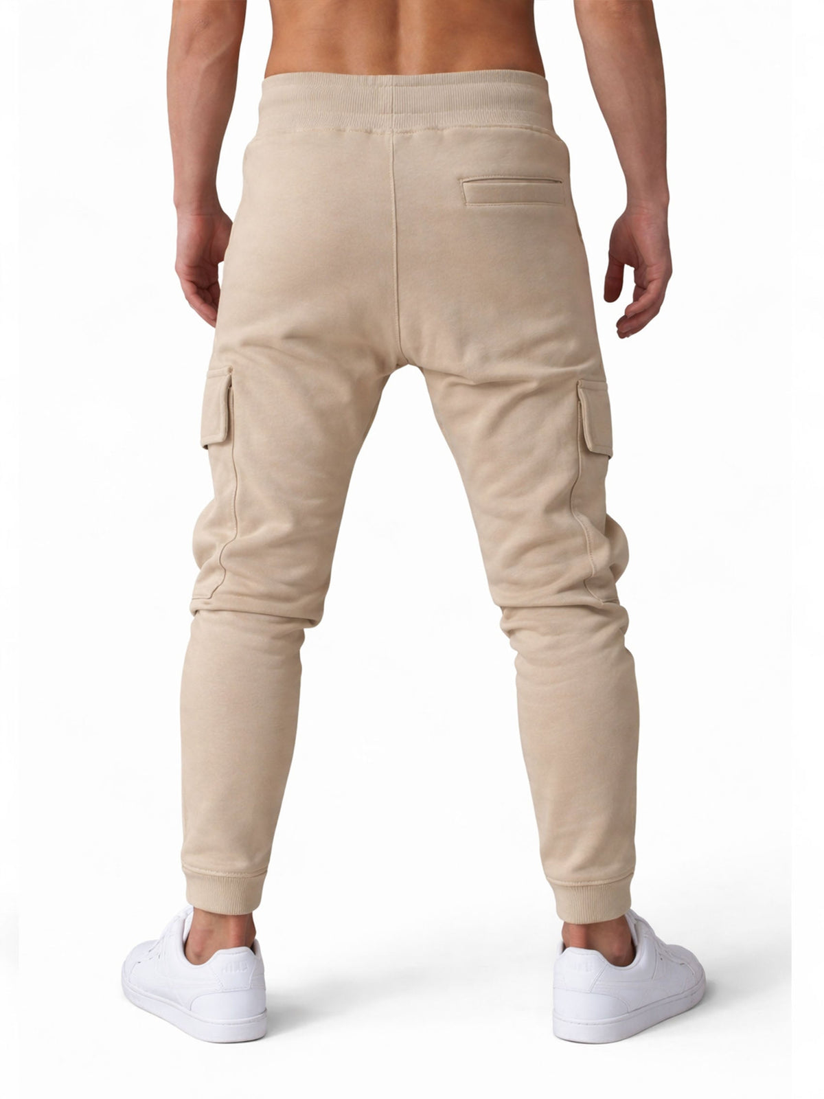 Rückseite der beigen Gym Hose mit Gesäßtasche