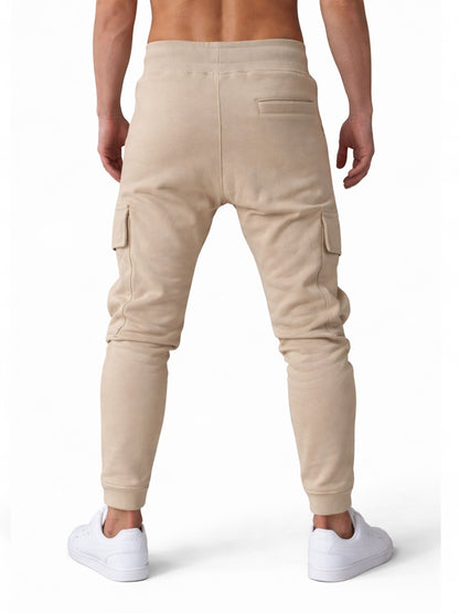 Rückseite der beigen Gym Hose mit Gesäßtasche