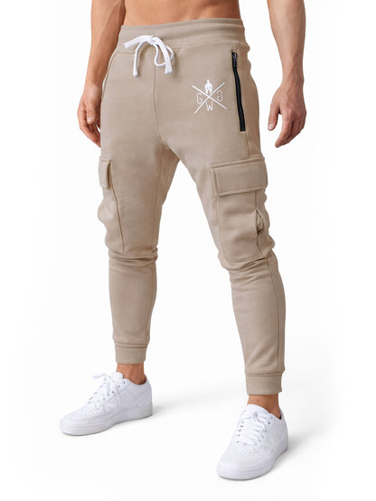 Gym Cargo in Beige, Seitenansicht mit Cargotasche und Druckknopf