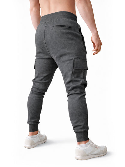 Rückseite mit eingelassener Gesäßtasche und schmal zulaufendem Bein