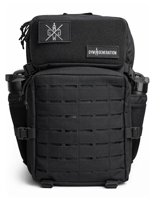 Schwarzer Explorer Rucksack von vorne, lasergeschnittene MOLLE-Front und zwei Patches auf der Klettfläche