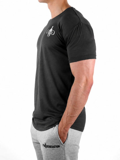 Seitenansicht des dunkelgrauen Fitness Shirts mit abgenähtem Ärmelumschlag