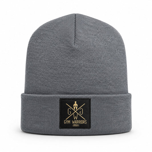 Graue Gym Beanie mit breitem Umschlag und schwarzem Logo-Patch, Frontansicht