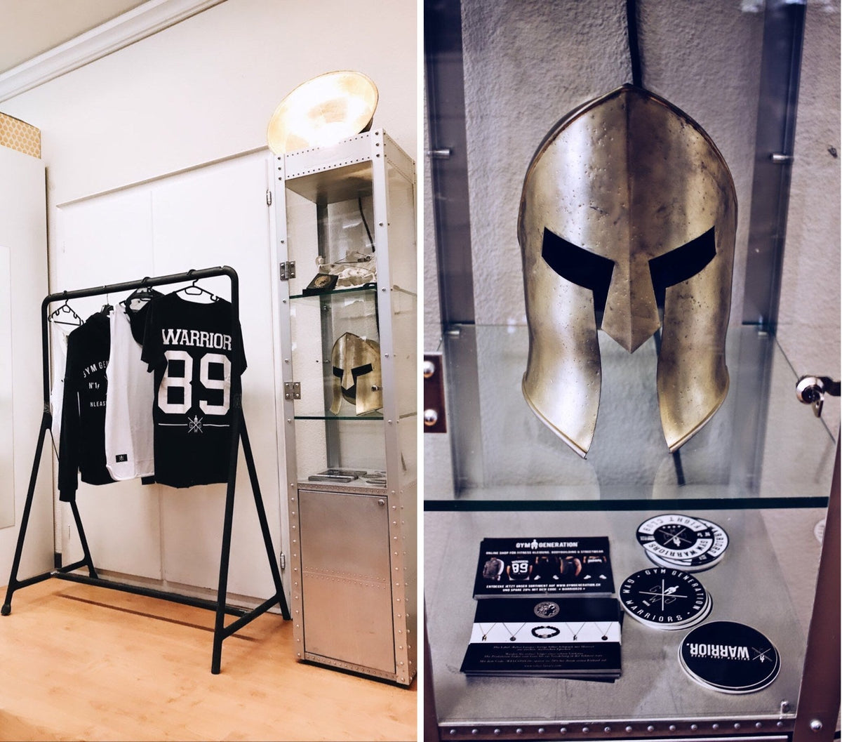 Showroom von Gym Generation mit Gym Warriors Shirt und Spartanerhelm