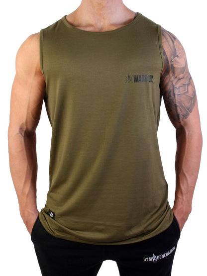 Olivgrünes Fitness Tank Top für Herren mit Logo auf der Brust, Vorderansicht