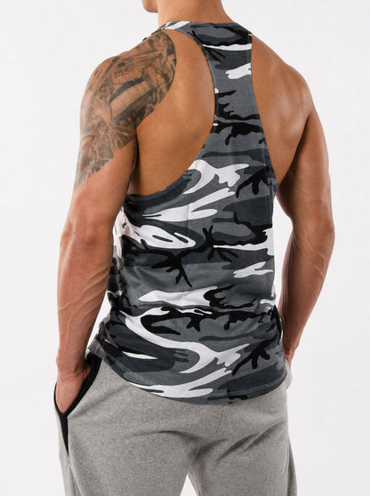 Racerback-Schnitt des Urban-Camo-Tank-Tops, schräg von hinten