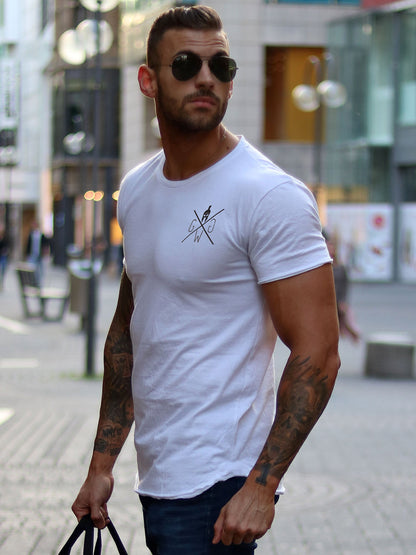 Valhalla Shirt in Weiß im Streetstyle getragen