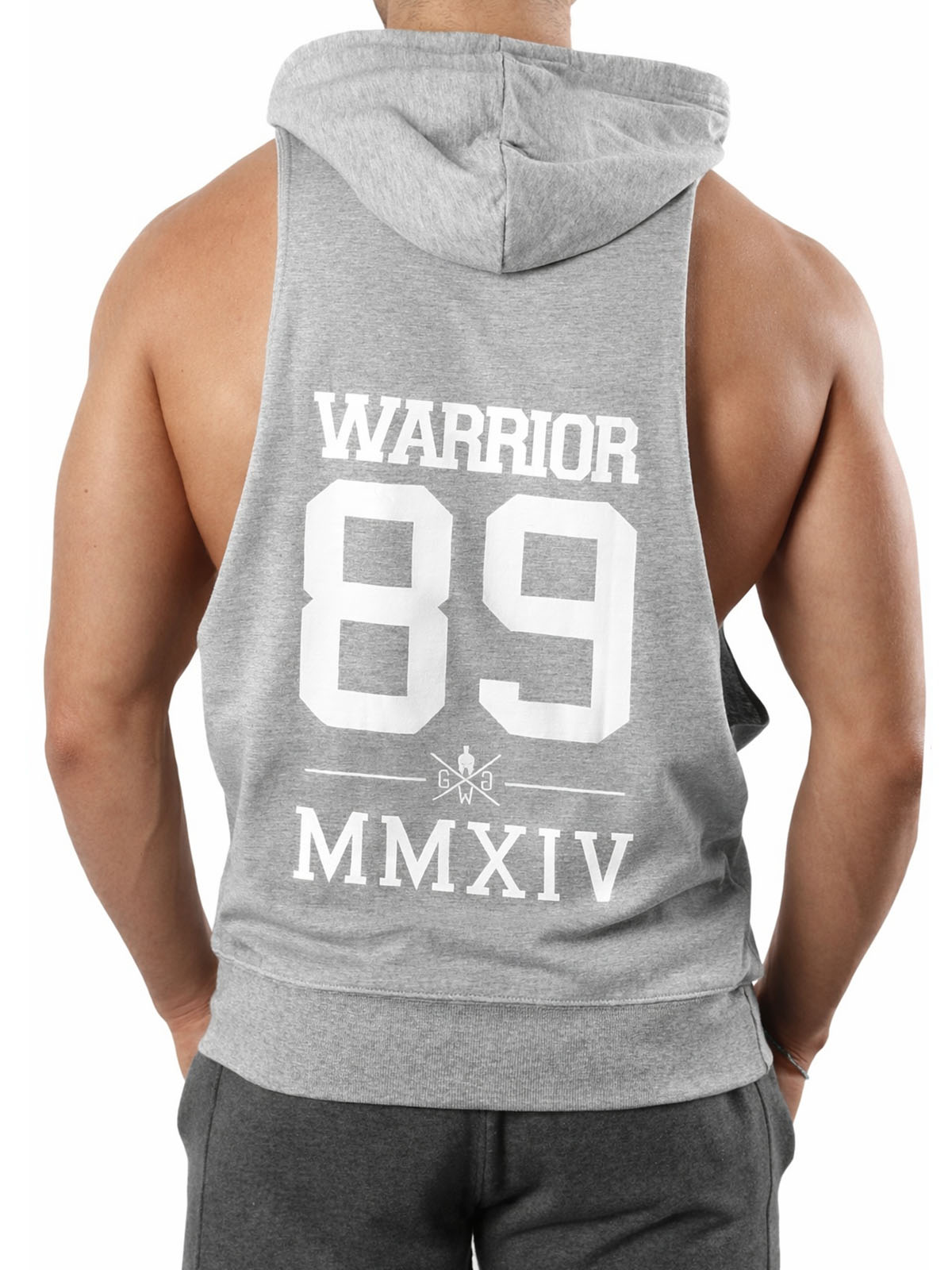 Großer weißer Warrior 89 Print auf dem Rücken des grauen Tank Tops