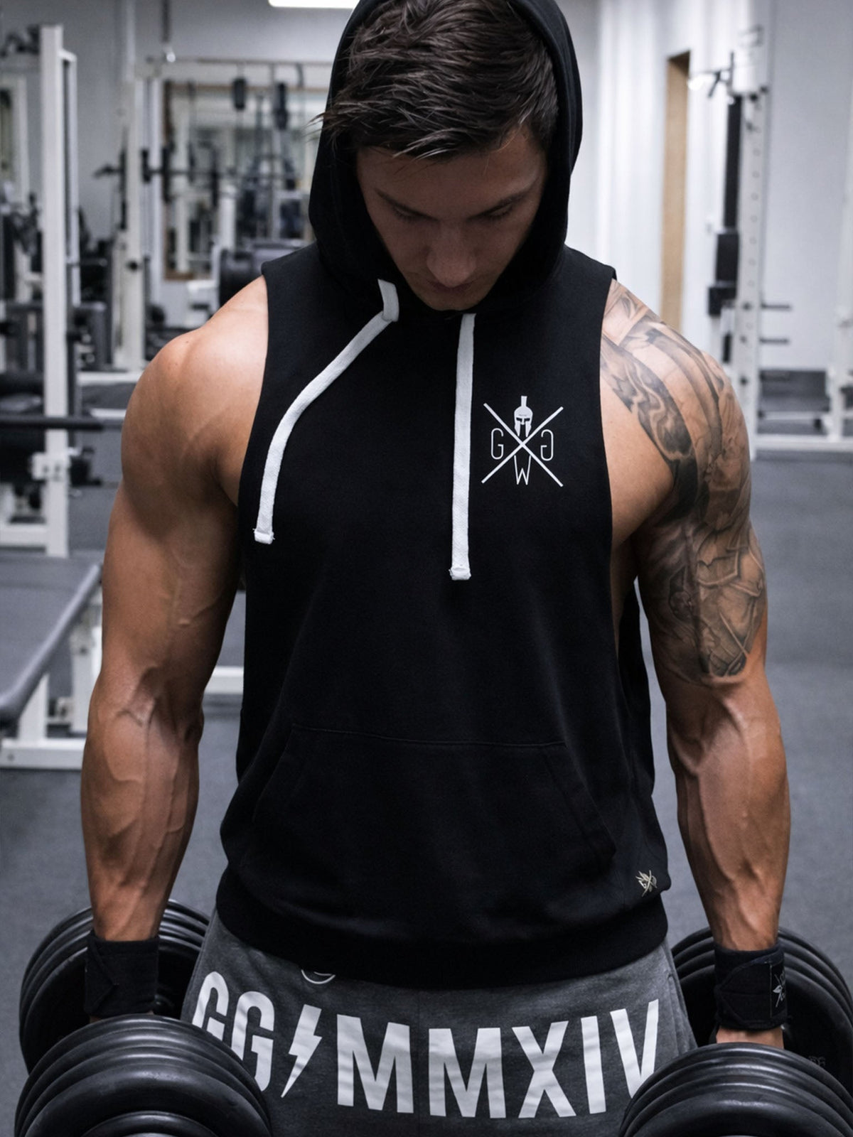 Tank Top Hoodie für Herren beim Hanteltraining