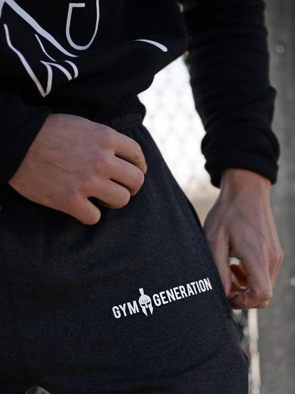 Aufgedrucktes Gym Generation Logo vorne auf der Sporthose