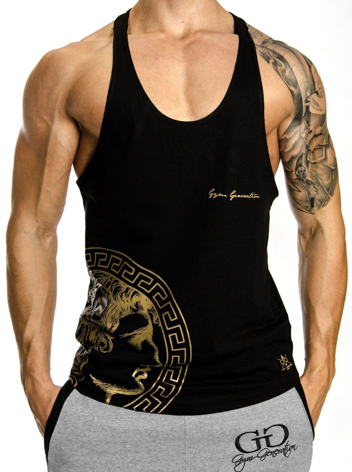 Schwarzes Stringer Tank Top für Herren mit goldenem Alexander-Print, Vorderansicht