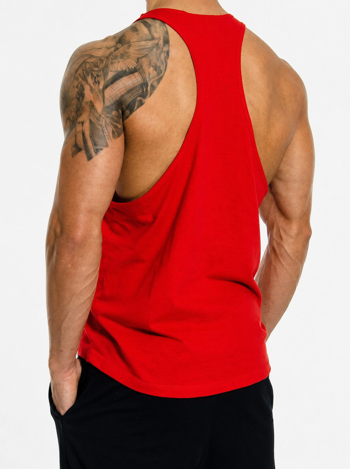 Racerback-Rücken des roten Stringers am Model