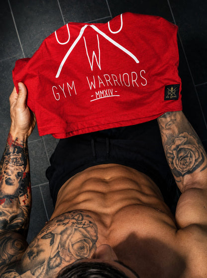 Weißer Gym Warriors Schriftzug und Saum-Label im Detail