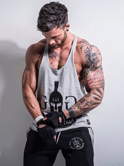 Graues Tank Top für Herren in ganzer Länge am Model