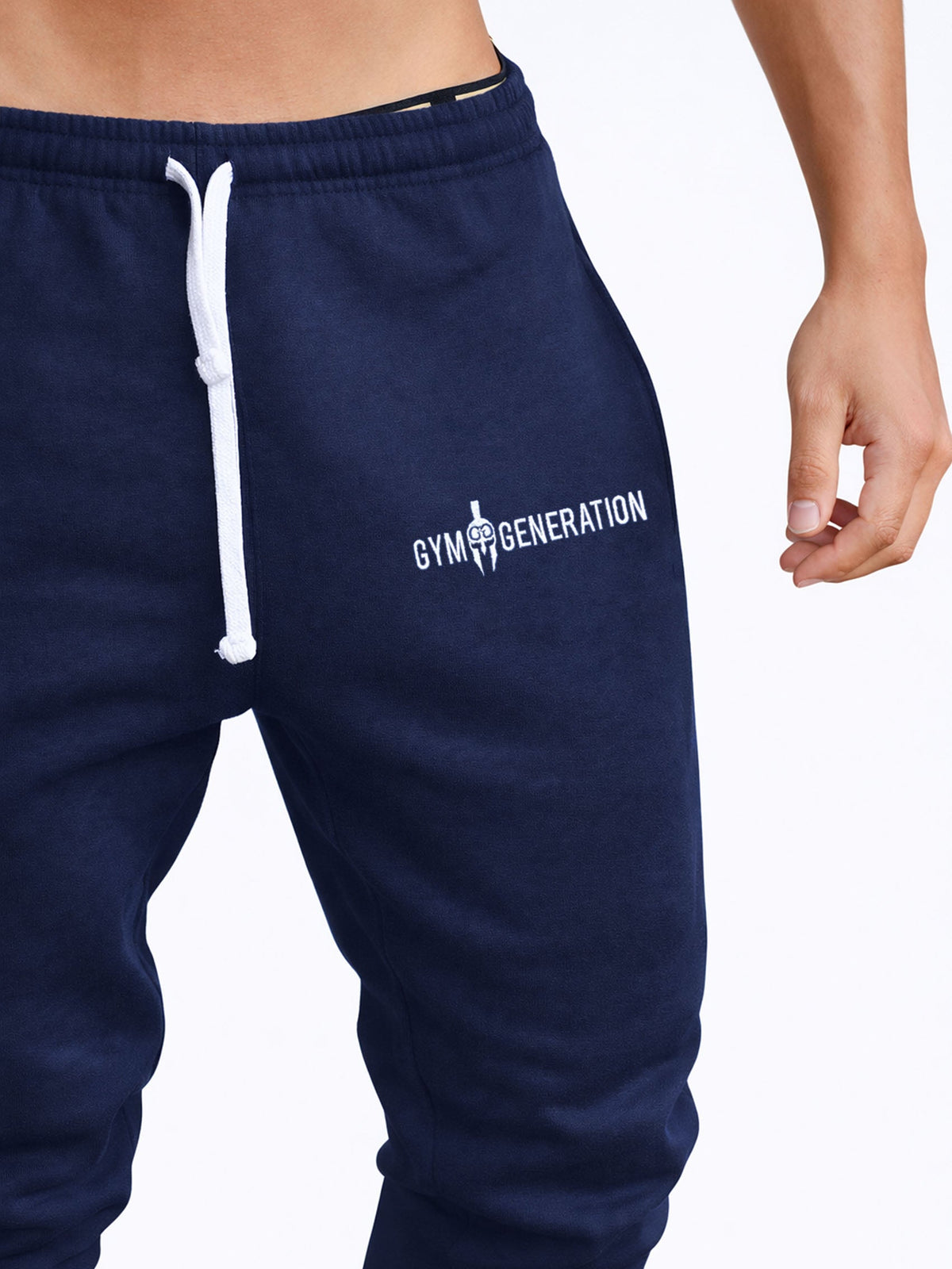 Bund mit weißer Kordel und Logo-Detail der navyblauen Sporthose