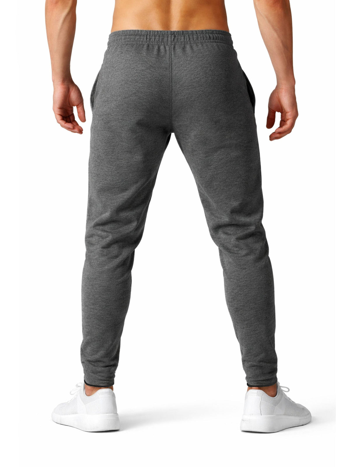 Rückansicht der dunkelgrauen Gym Hose mit schmal zulaufendem Bein