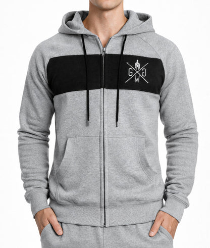 Grauer Gym Hoodie mit Reißverschluss und schwarzem Brustfeld, Frontansicht