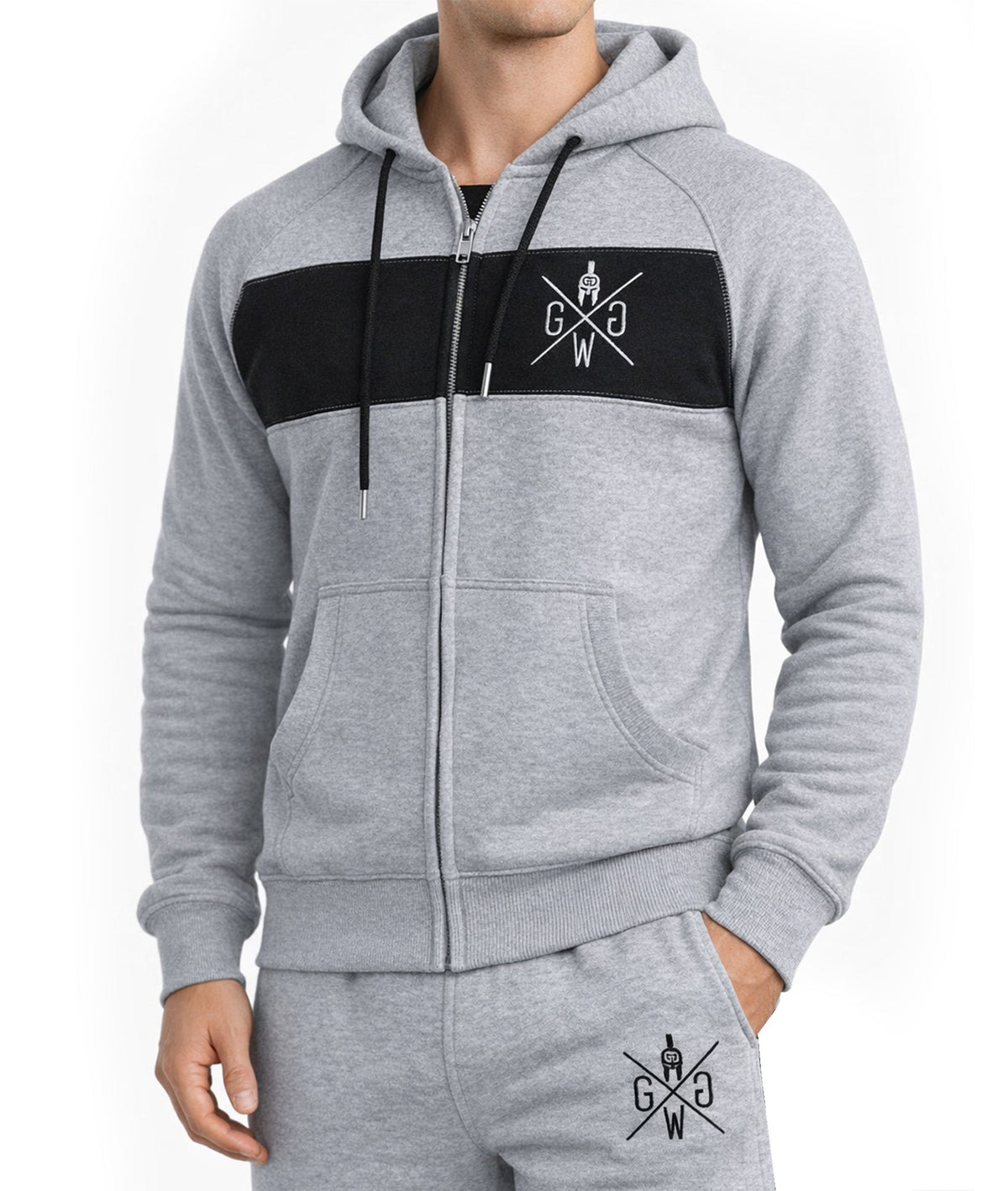 Fitness Hoodie für Herren am Model, athletische Passform