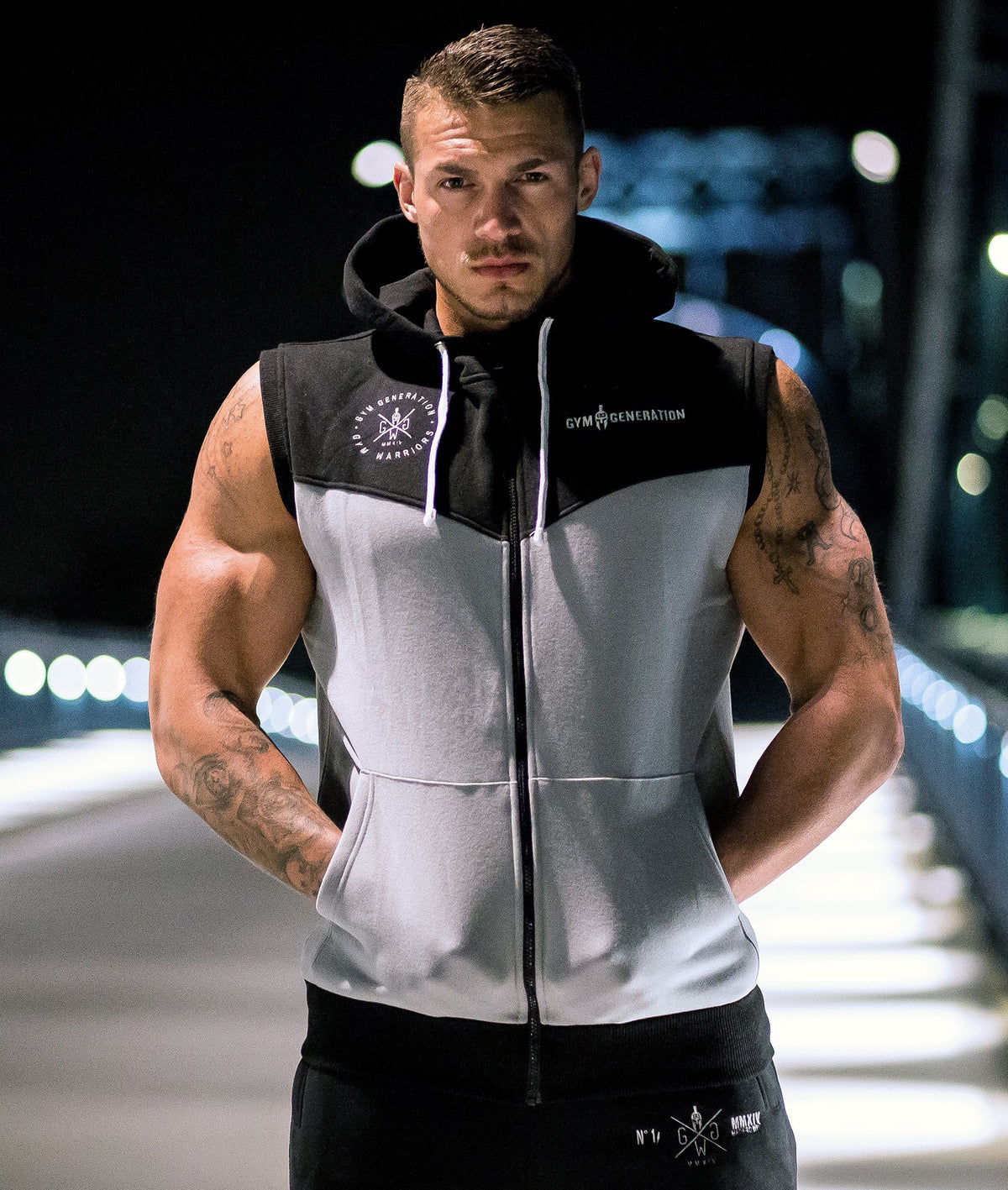 Sleeveless Hoodie mit freier Schulterpartie beim Training
