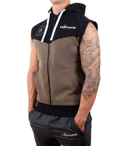Seitenansicht des Sleeveless Hoodies mit offener Schulterpartie