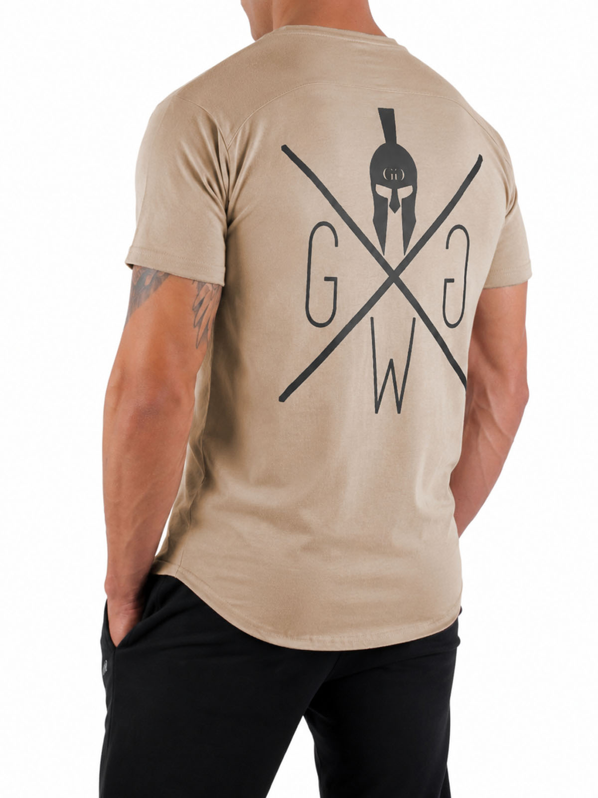 Schräge Rückenansicht des Warrior Shirts in Off White