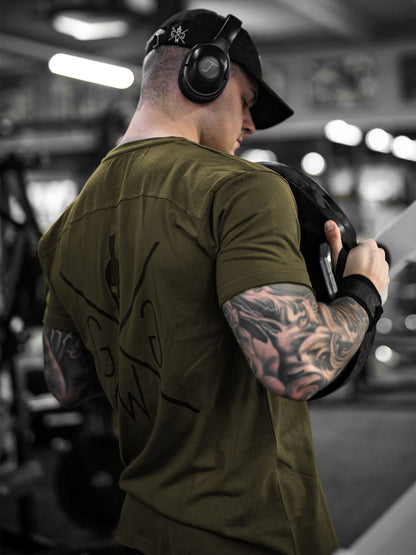 Olives Gym Shirt in der Seitenansicht am Model