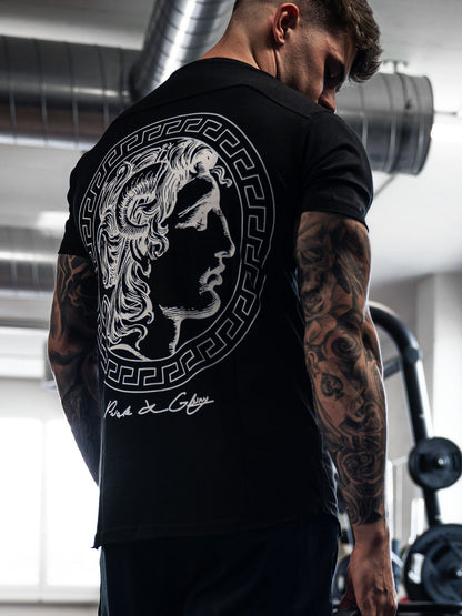 Model im Alexander the Great Shirt, Seitenansicht