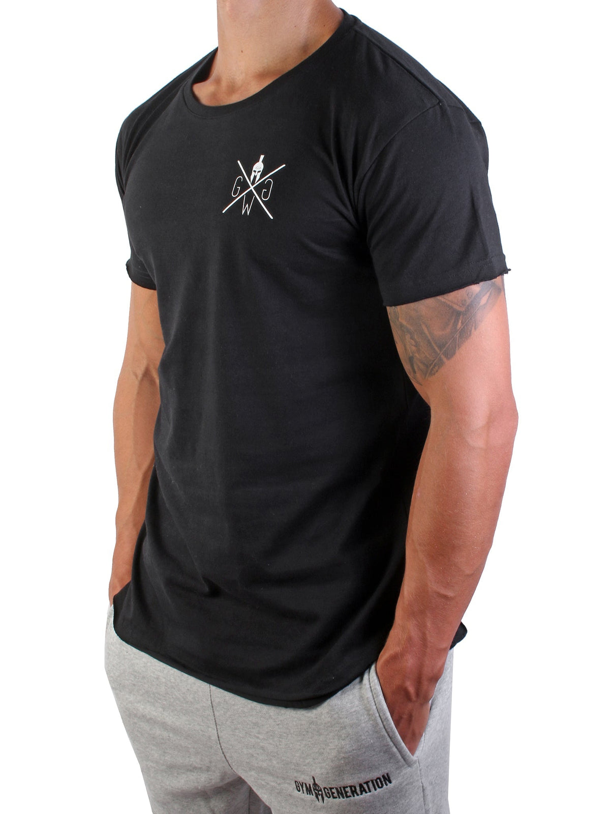 Seitenansicht des Gym Shirts mit Raw-Cut-Ärmel