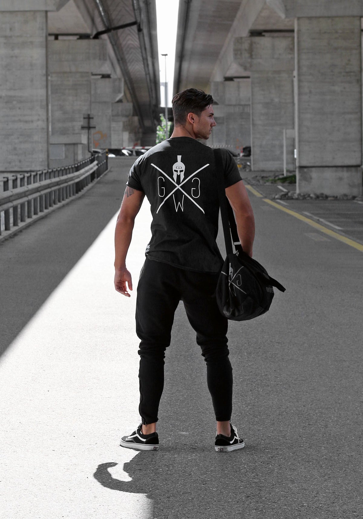 Schwarzes Gym T-Shirt im Streetstyle-Look