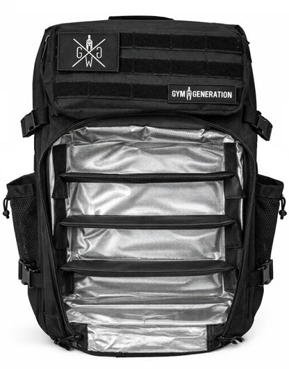 Geöffneter schwarzer Rucksack, isoliertes Kühlfach mit Zwischenböden sichtbar