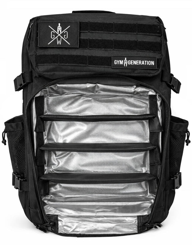 Geöffneter schwarzer Rucksack, isoliertes Kühlfach mit Zwischenböden sichtbar