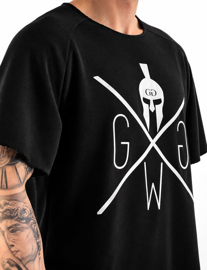 Großes Gym Generation Logo mit Spartanerhelm auf der Brust