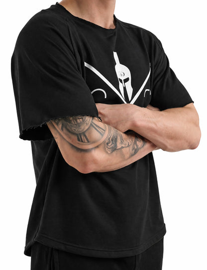 Pump Cover T-Shirt in Schwarz am Model im Studio