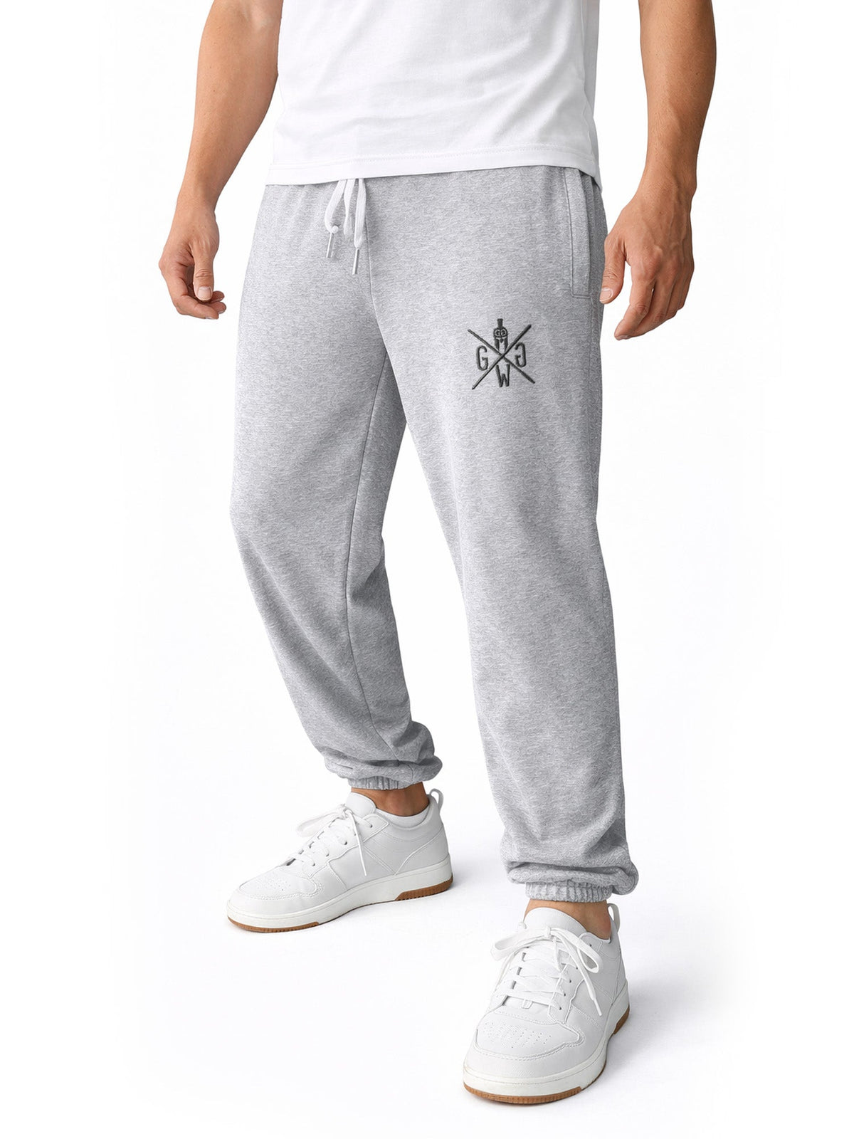 Mann in Bewegung, die graue Hose fällt locker über den Oberschenkel