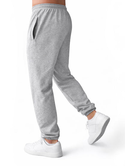 Seitentasche der grauen Hose im Detail, Hand greift hinein
