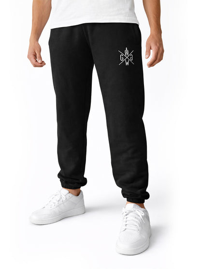 Schwarze Sweatpants in ganzer Länge, Stoff fällt weich über das Knie