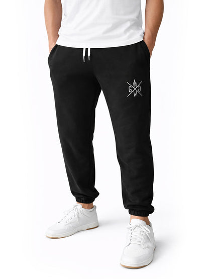 Weiß gesticktes Logo am Oberschenkel der schwarzen Hose