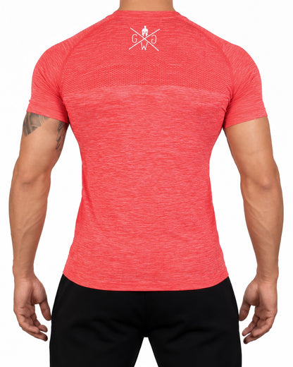 Rückseite des roten Seamless Funktionsshirts mit Wabenstruktur am oberen Rücken und weißem Logo im Nacken