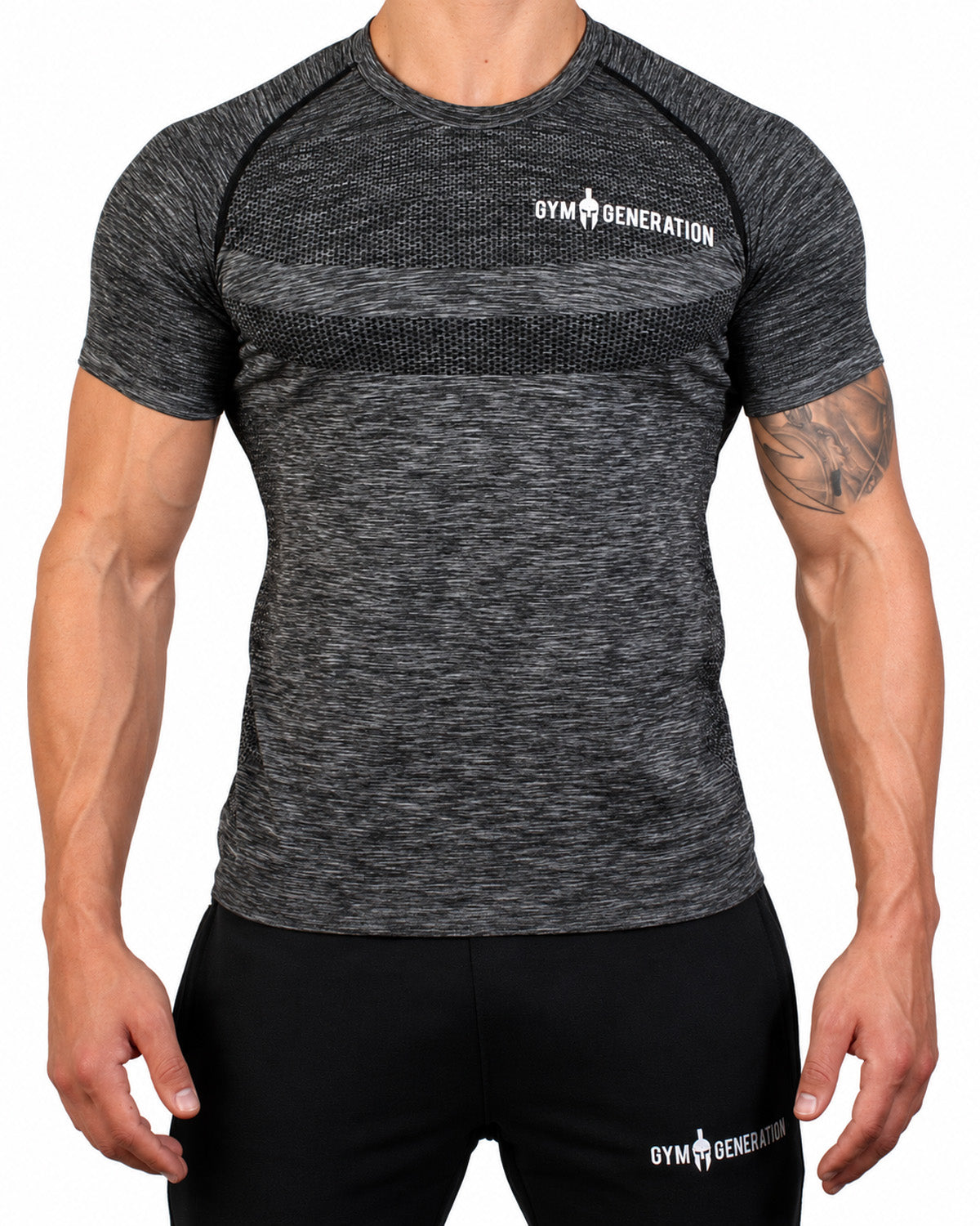Seamless T-Shirt Herren in Dunkelgrau meliert, Vorderseite mit Wabenstruktur an der Brust, dunkel abgesetzten Raglannähten und weißem Schriftzug