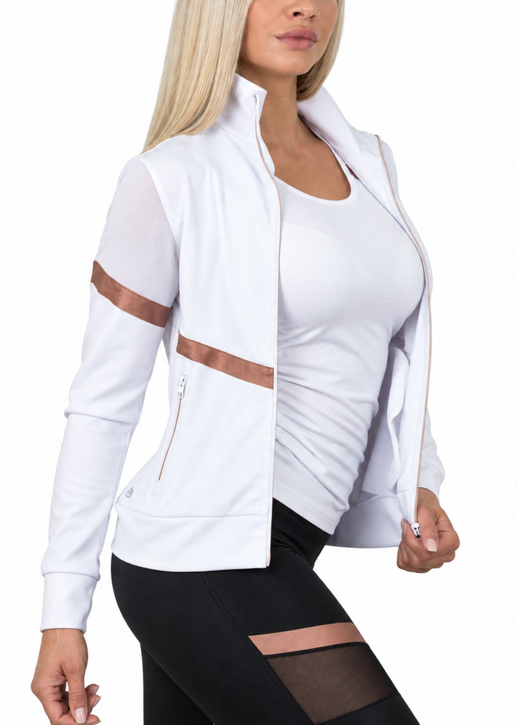 Seitentasche mit Reißverschluss und Bündchen der weißen Trainingsjacke