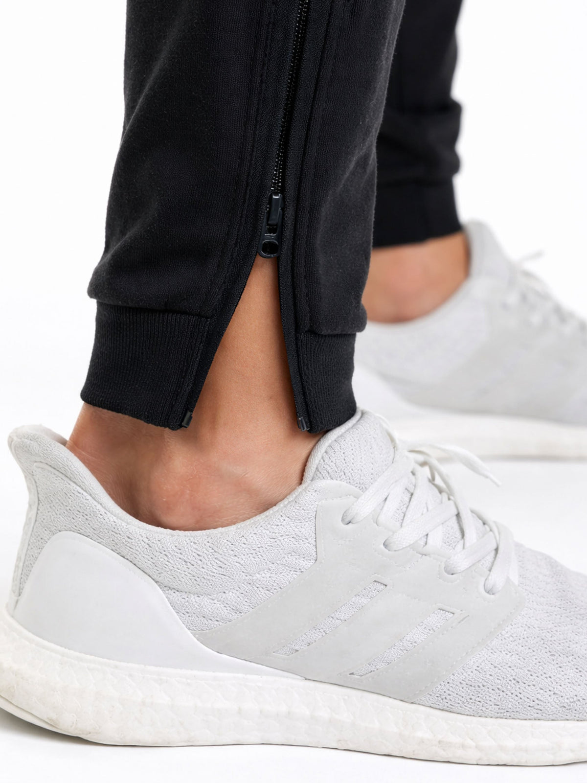Reißverschluss am Bündchen der Urban-Camo-Trainingshose