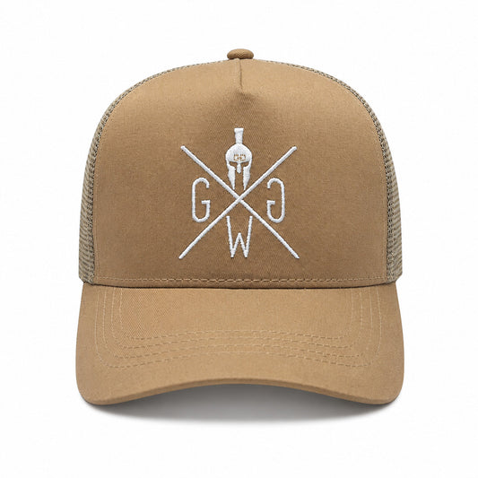 Beige Trucker Cap Urban mit weiß gesticktem Logo, Frontansicht